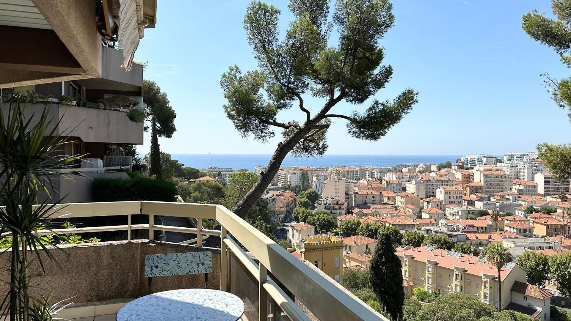 Apartment Nice, Grand Studio - Piscine - Terrasse Vue Mer