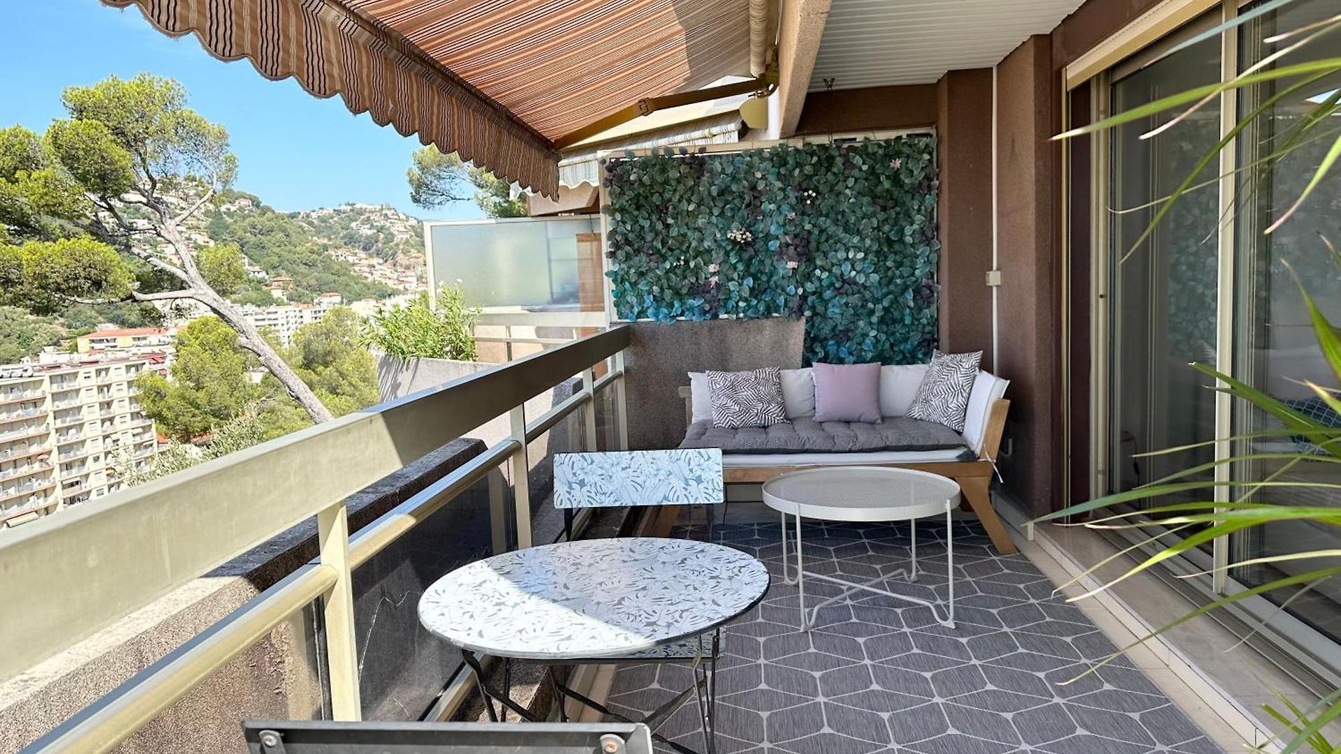 Nice, Grand Studio - Piscine - Terrasse Vue Mer Apartment *