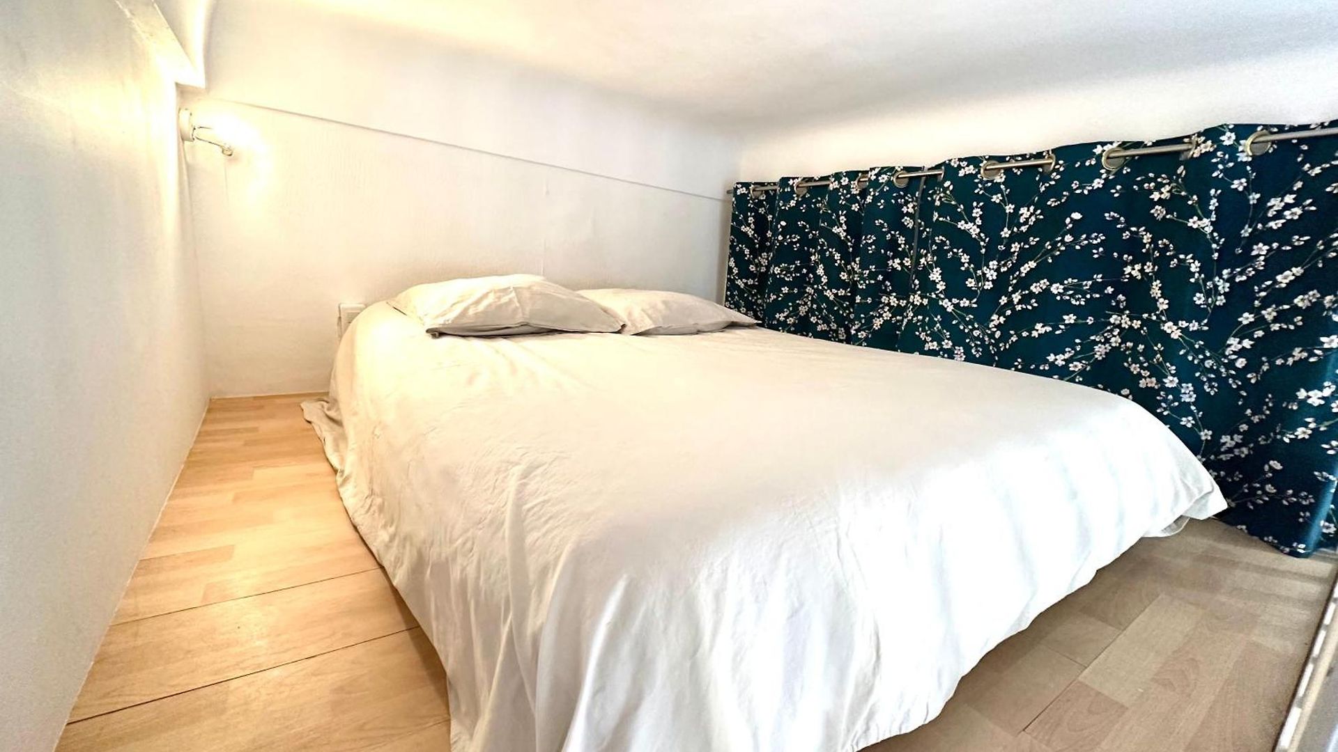 Mezzanine Sur Le Port Apartment Nice