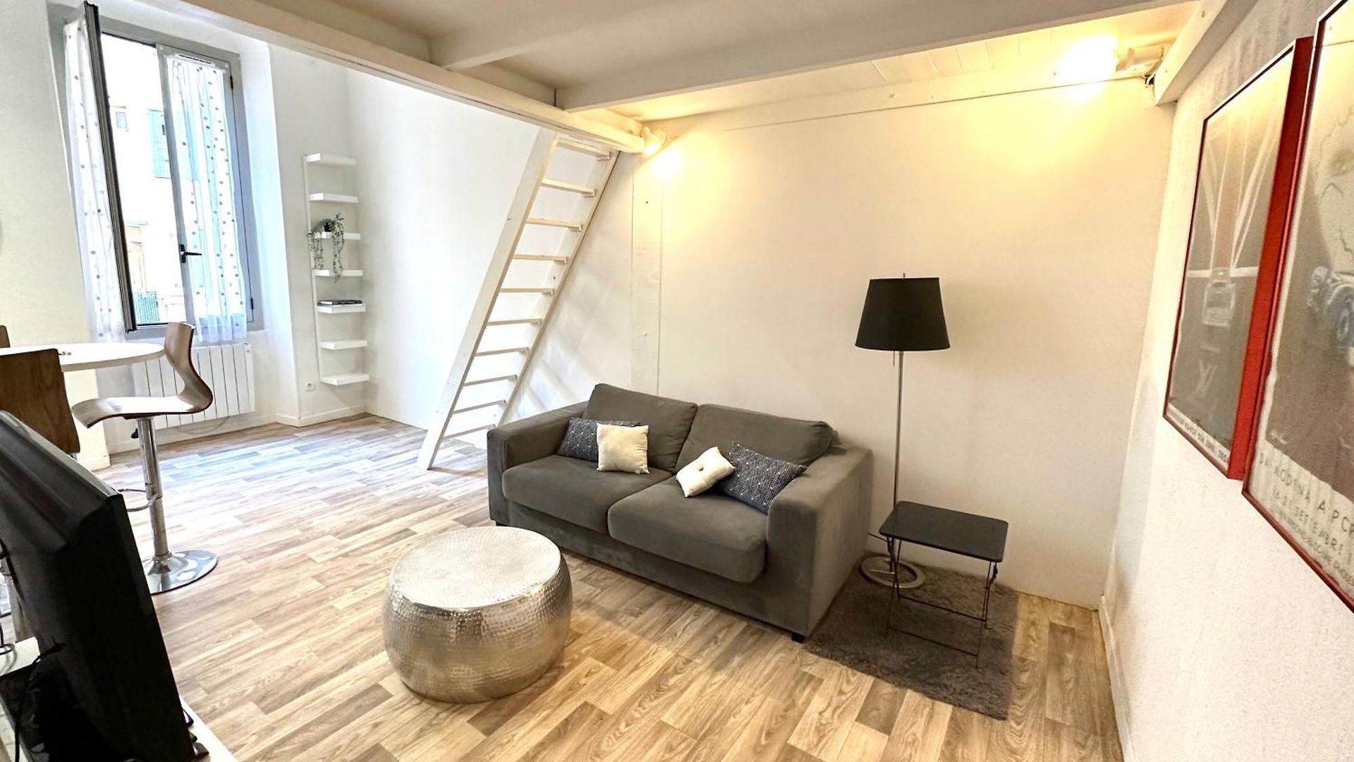 Mezzanine Sur Le Port Apartment
