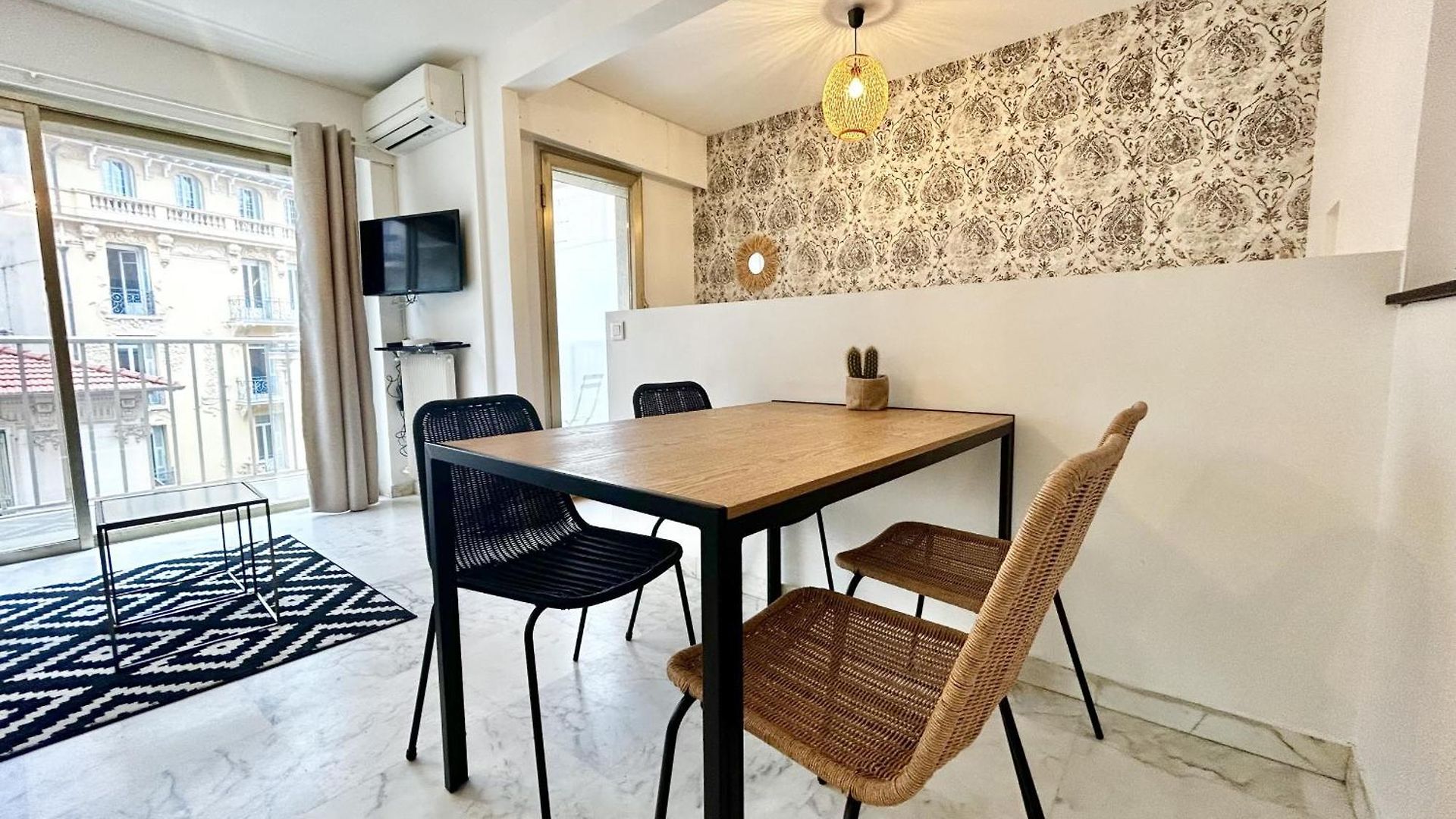 Appartement Riviera - Carré D'or - Large Ac Terrasse - Très Calme - Balcon Berlioz 2 3*