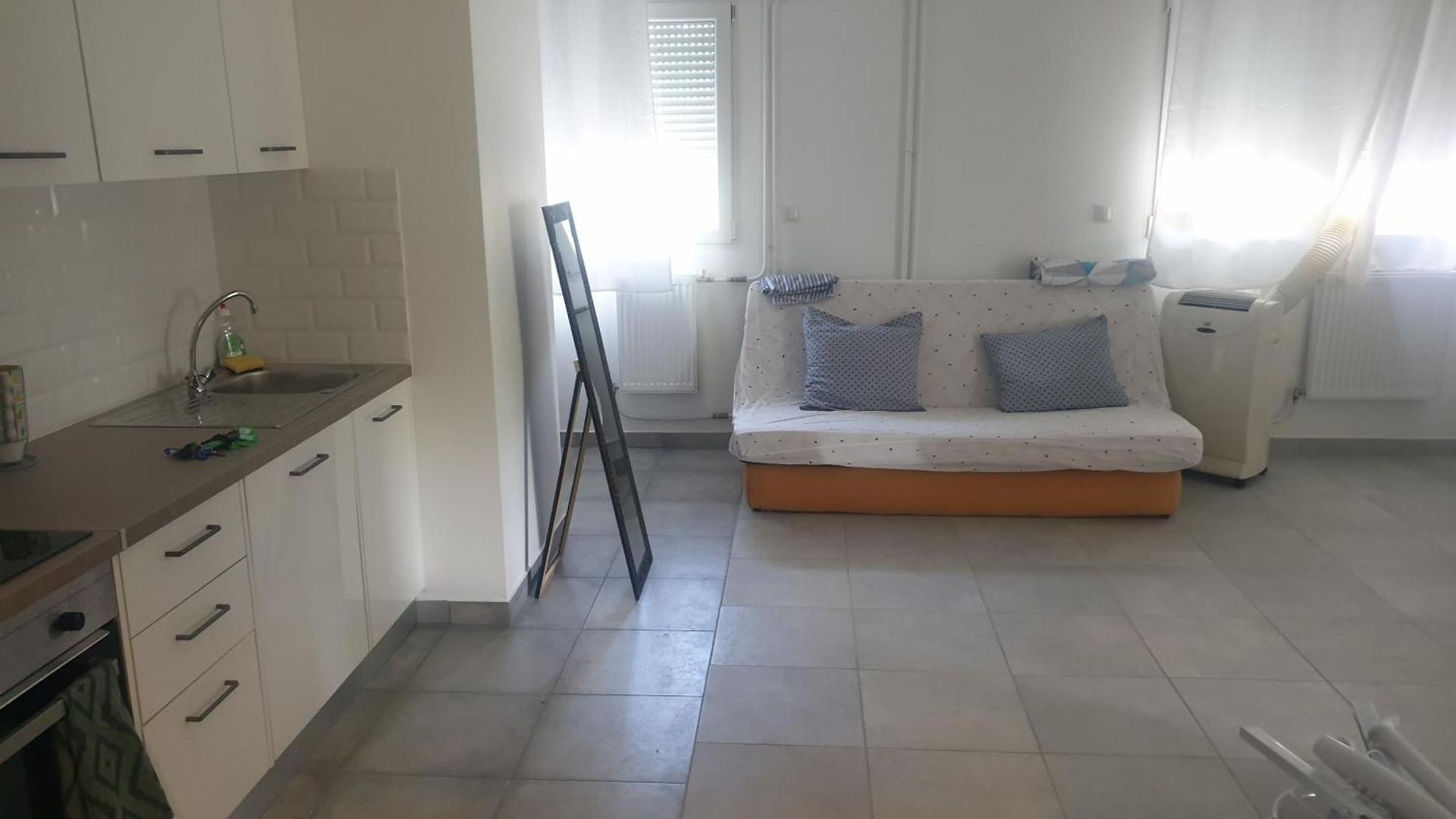 Appartement Renove 2023 Proche Aeroport 5min, Gare Sncf 2 Min, Tramway Au Pied De L'immeuble , Parking Possible, Renovated 2023 Near The Airport 5 Min, Train Station 2 Min, Tram Next To The Building 1 Min, Parking Possible *