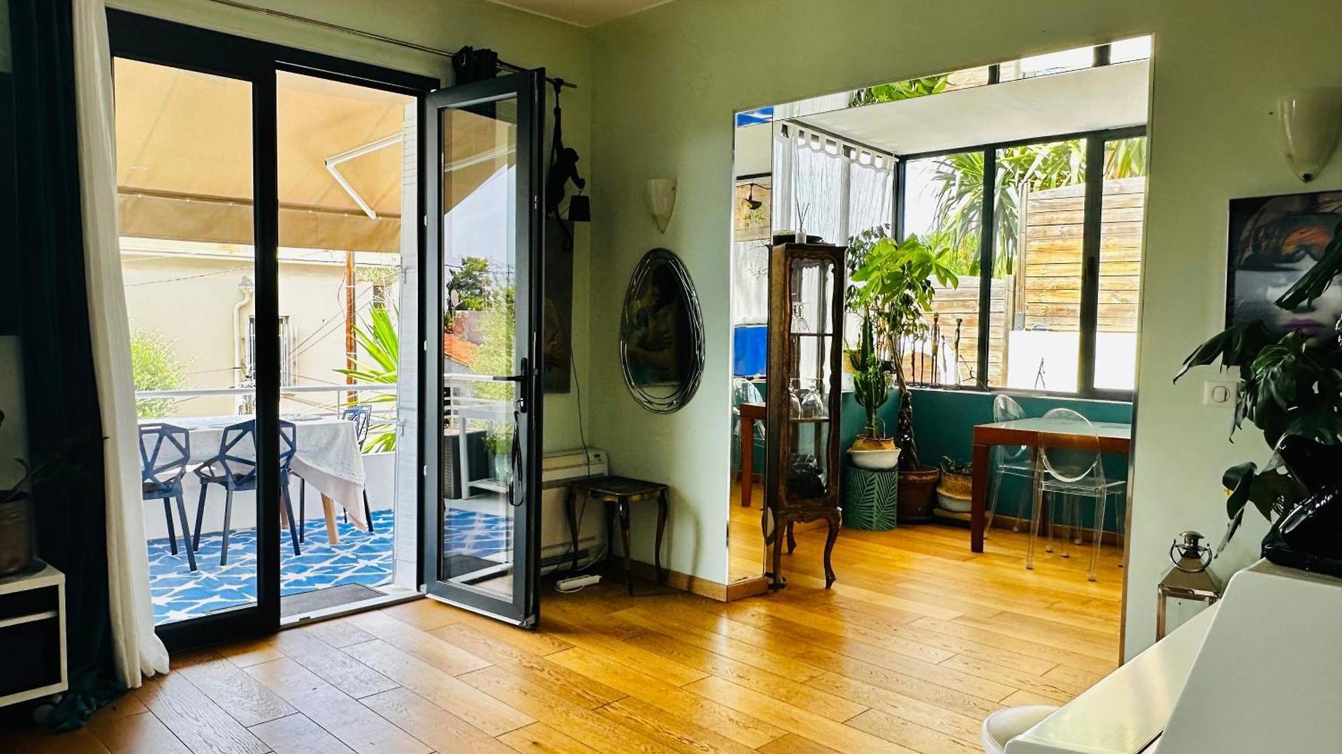 Iris Villa *