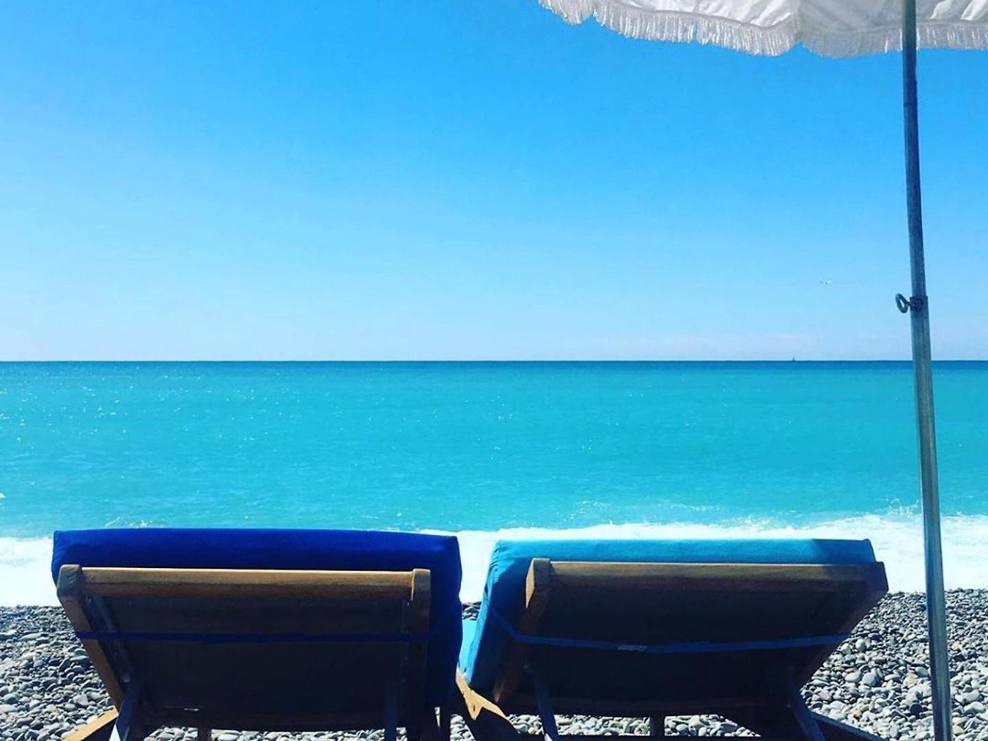 Promenade: Spacious Air-conditioned Near Nice