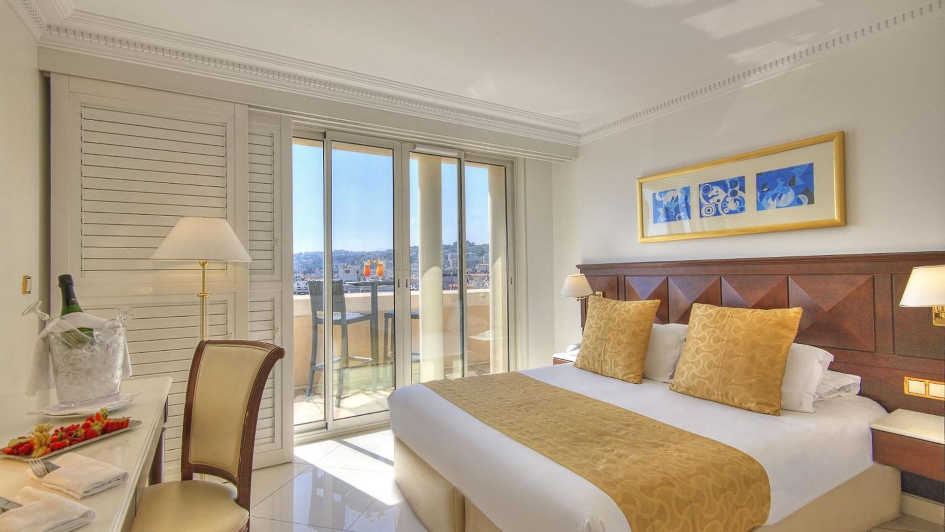 West End Promenade Hotel 4*