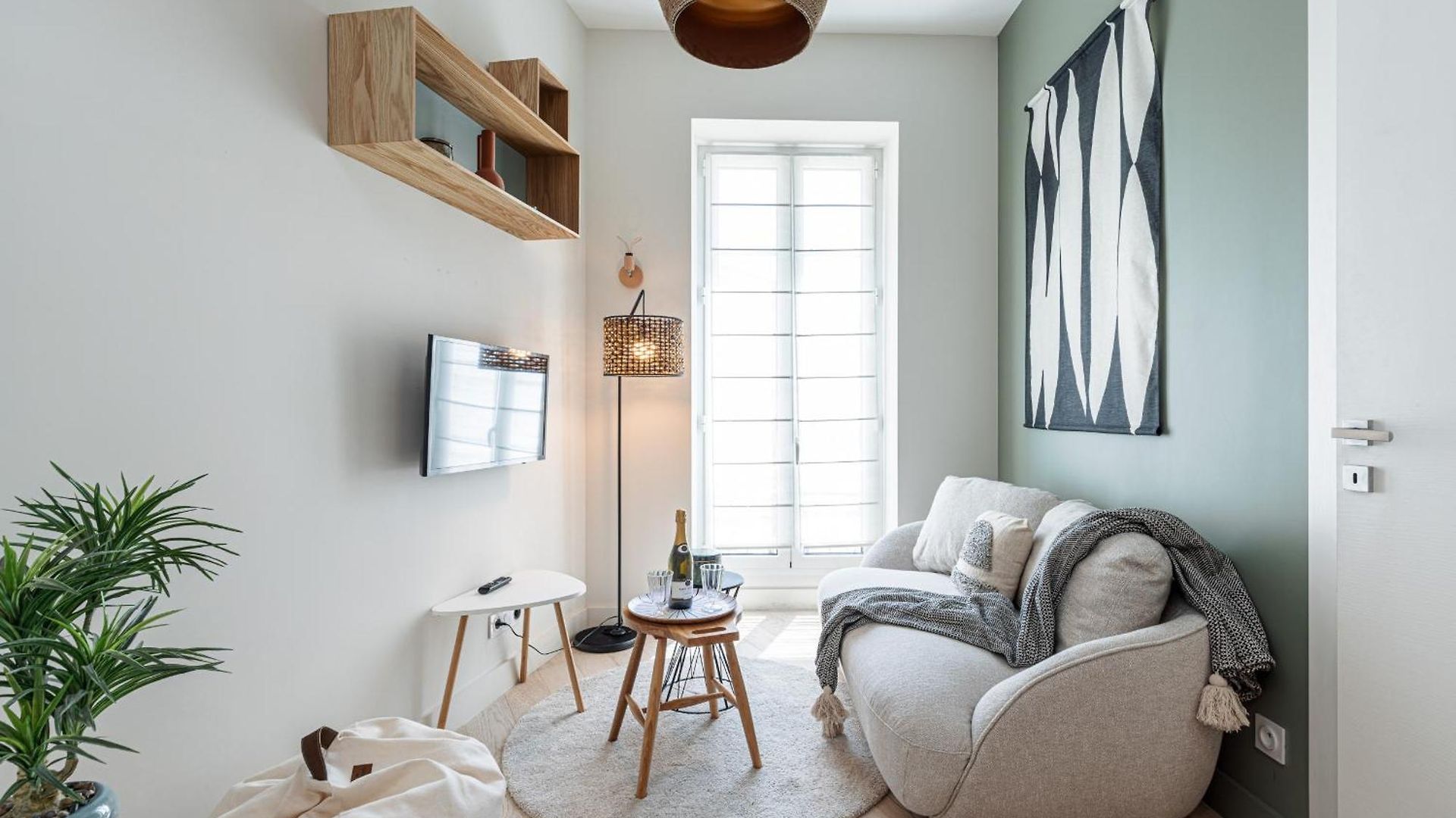 Apartment Charming 1 Bdr Nice