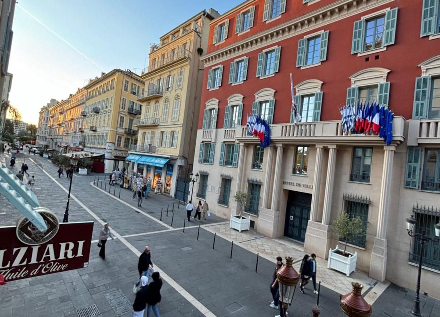 4 Couchages Idealement Place Promenade Des Anglais / Cours Saleya