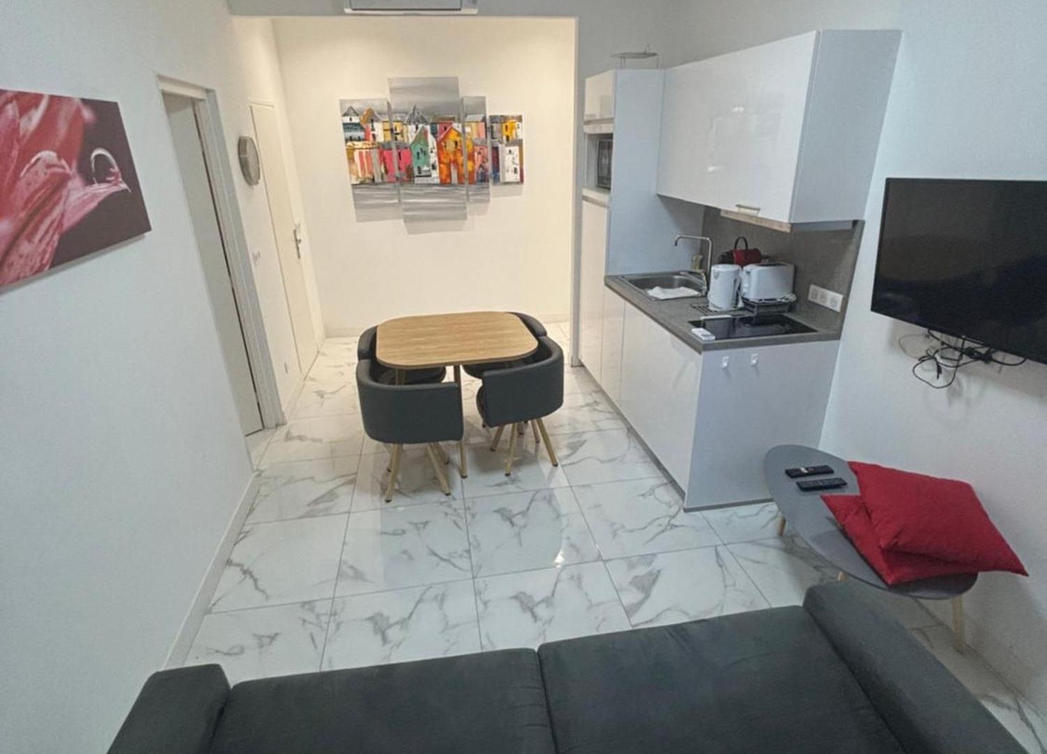 4 Couchages Idealement Place Promenade Des Anglais / Cours Saleya Nice