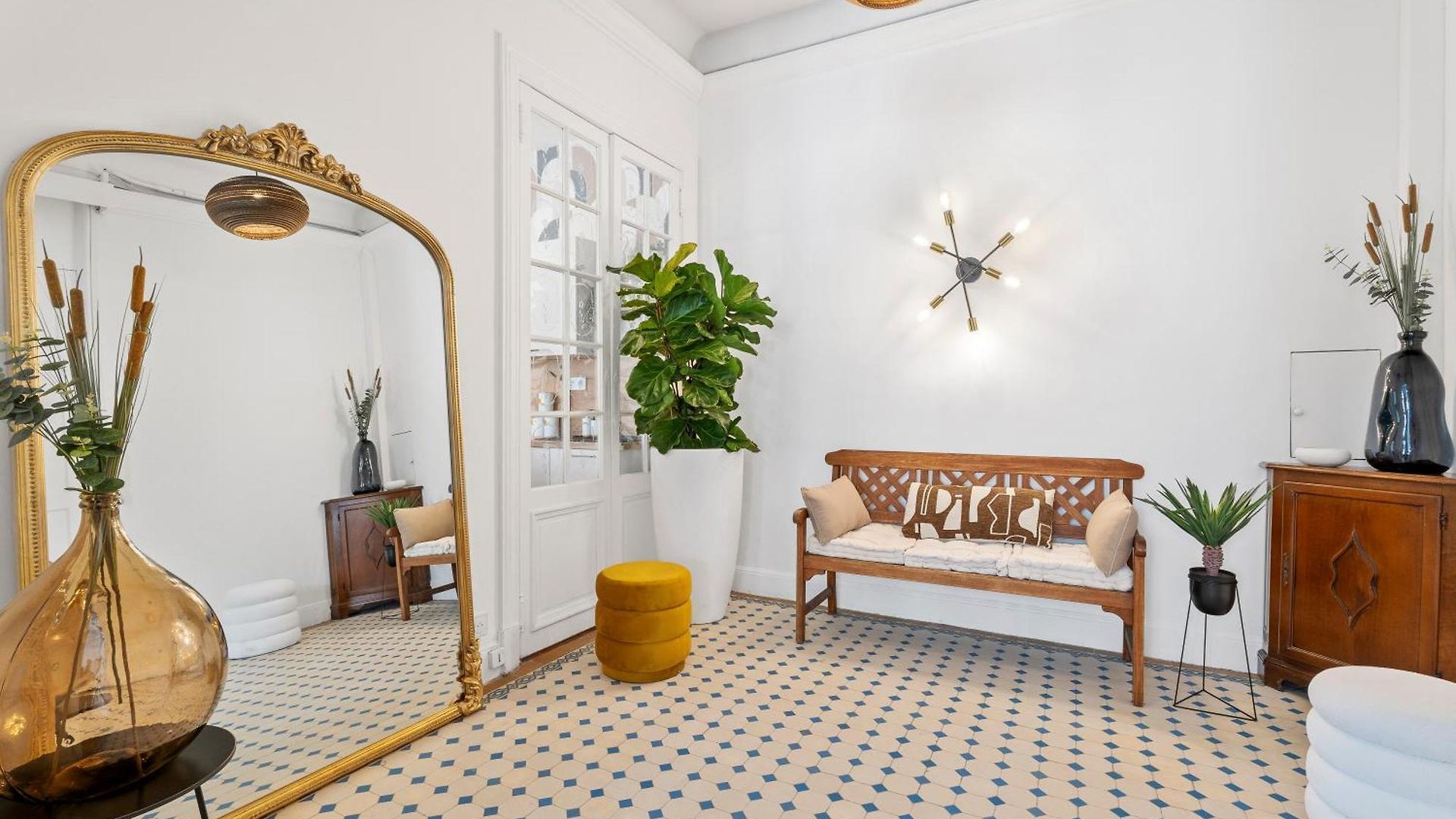 Renting - Foch - Luxury Bourgeois & Design At The Heart Of