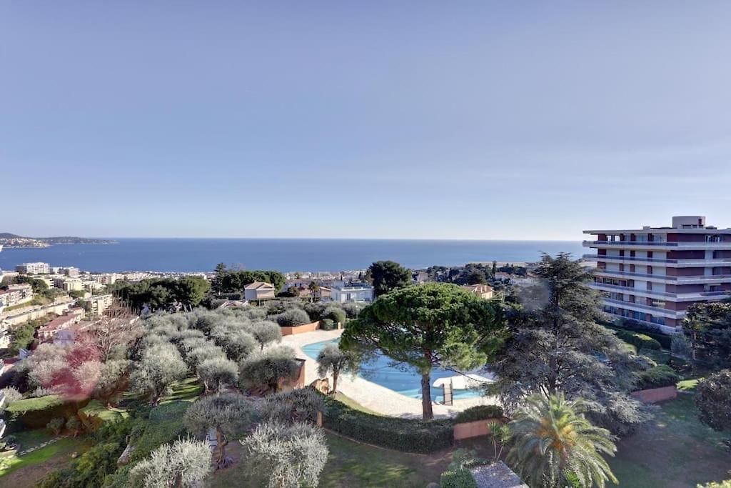 Pool Large Terrace Parking Air Conditioning 2 Bedrooms Appartement *