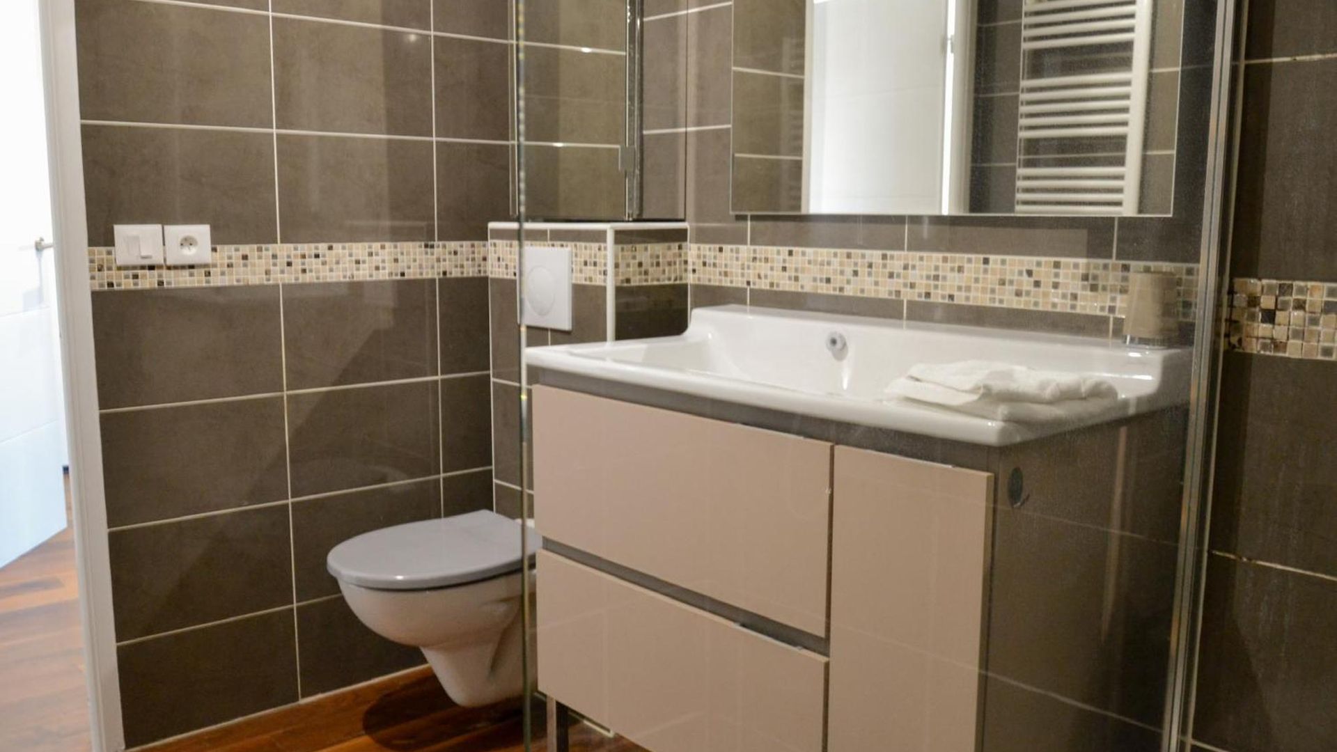 Superbe 3 Pièces Jardin Piscine Appartement *