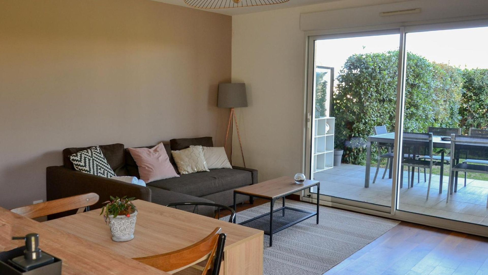 Superbe 3 Pièces Jardin Piscine Appartement