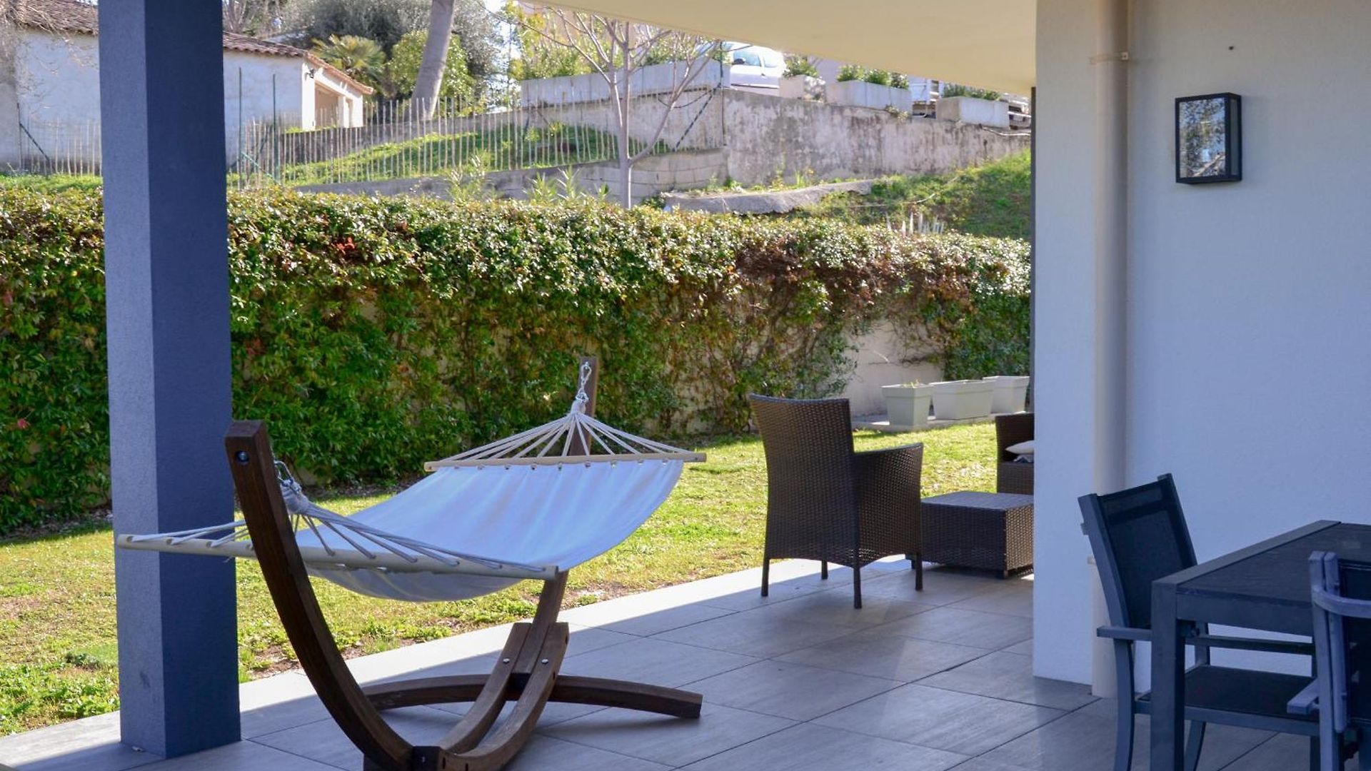Superbe 3 Pièces Jardin Piscine *