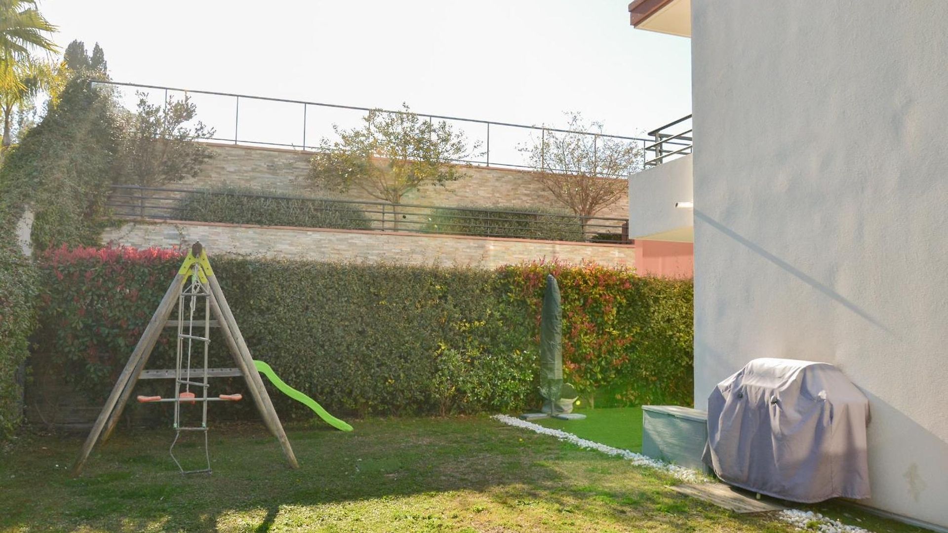 Superbe 3 Pièces Jardin Piscine Appartement *