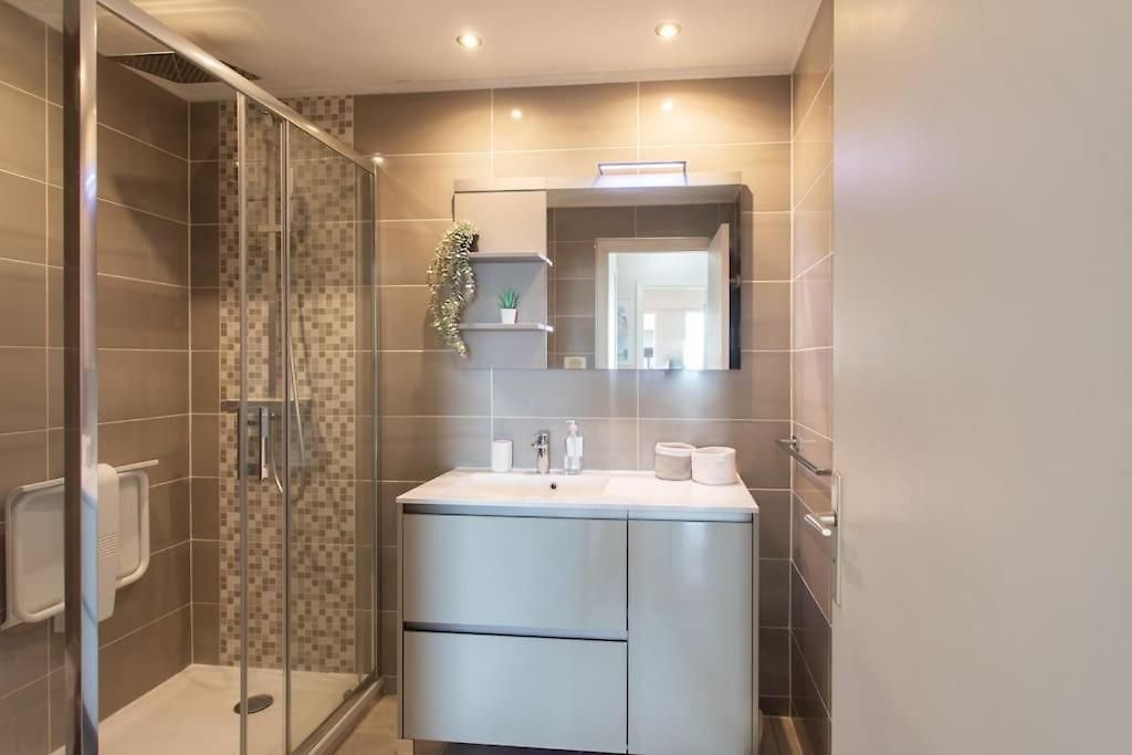 L11 Staywiz Us -claire Fontaine Sea View 2 Bdr Ac Parking Swiming Pool Appartement *