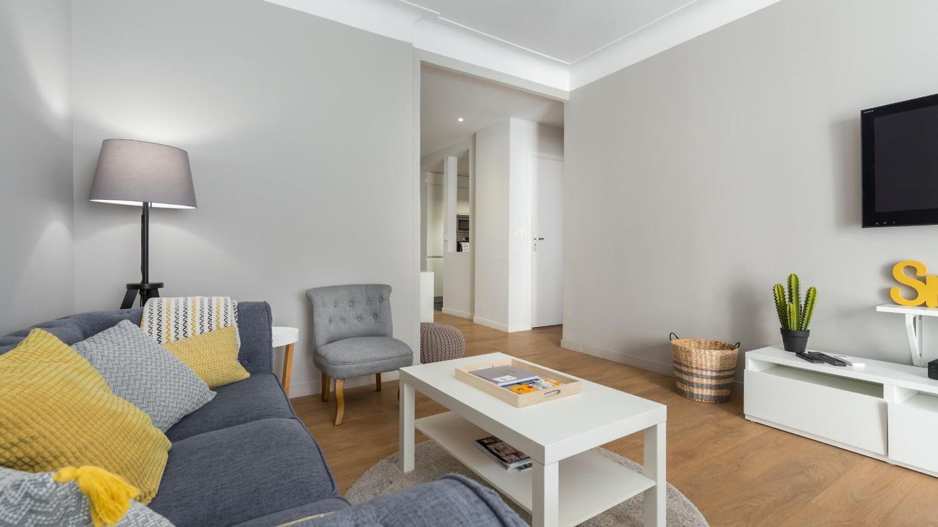 Ultra Large 2 Bdr Near Massena Square Appartement