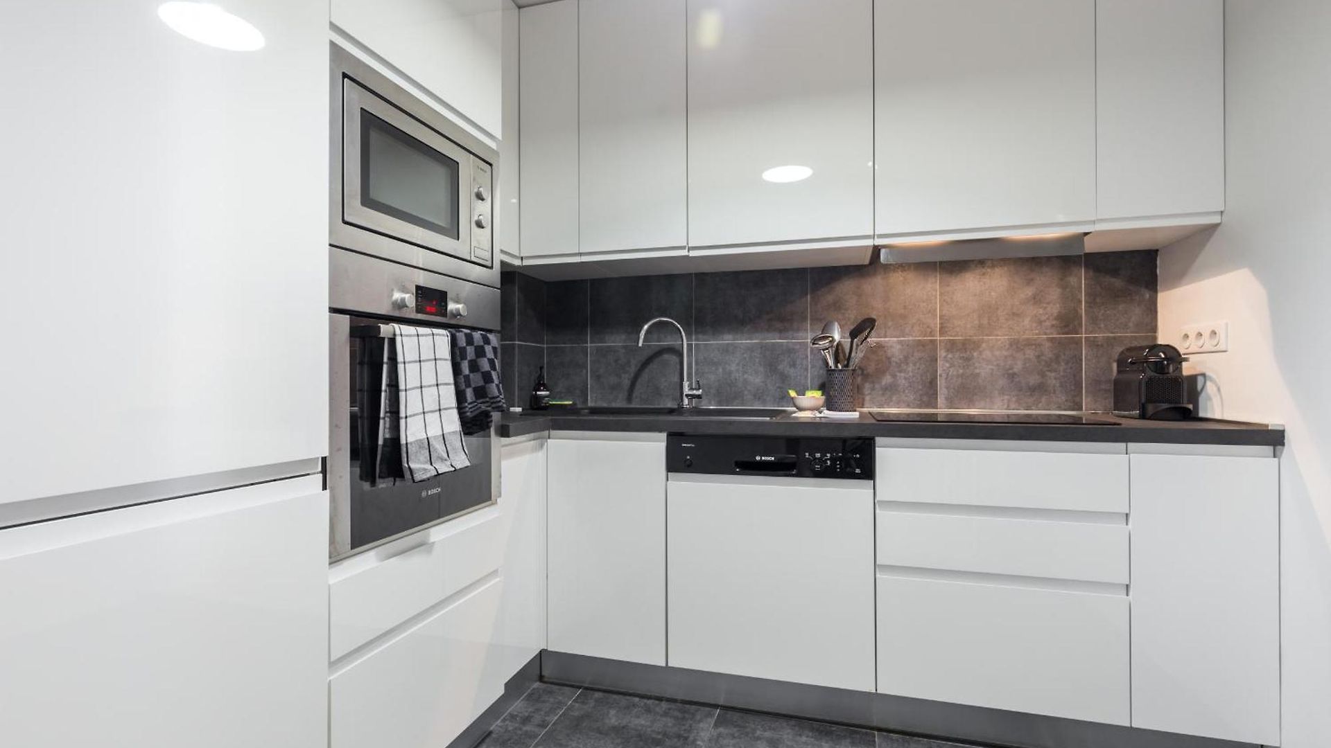 Ultra Large 2 Bdr Near Massena Square Appartement