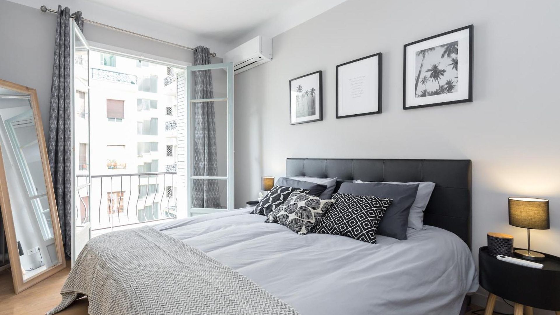 Ultra Large 2 Bdr Near Massena Square *