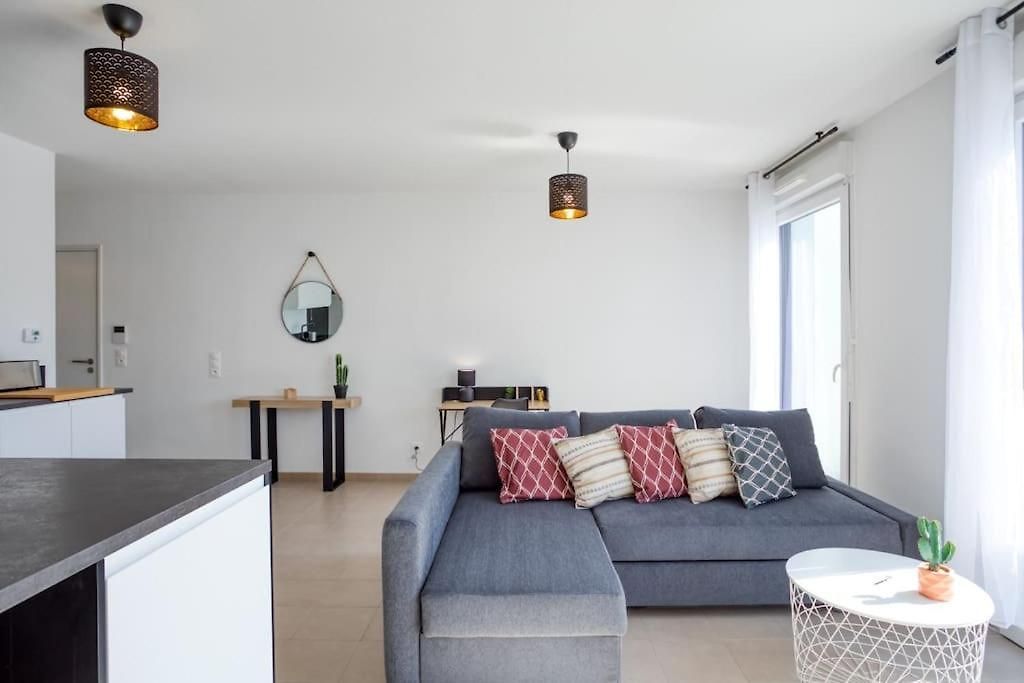 L17 Arenas 3 Balconies 5mins To The Sea * Nice