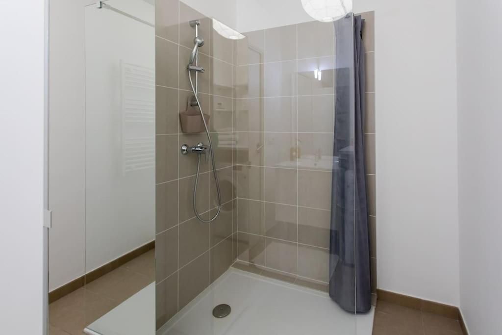 L17 Arenas 3 Balconies 5mins To The Sea * Nice