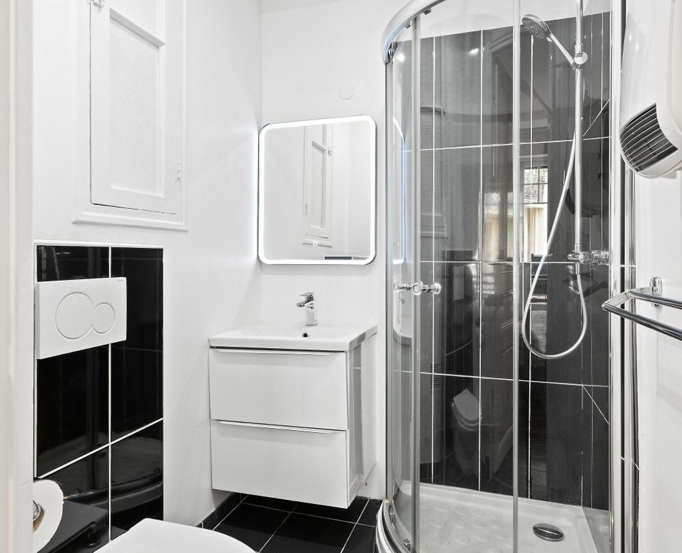 Renting - Paganini - New Lovely Cosy Flat In Heart Of *