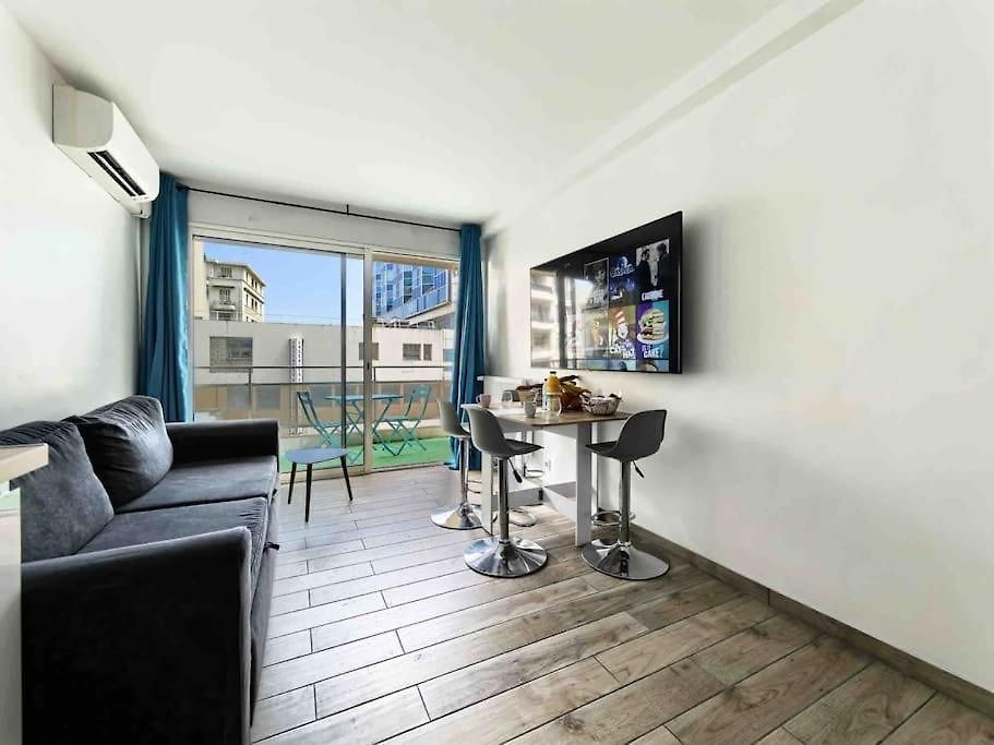 Appartement 1 Min To Bedroom Flat With 2 Ac And Parking In Summer