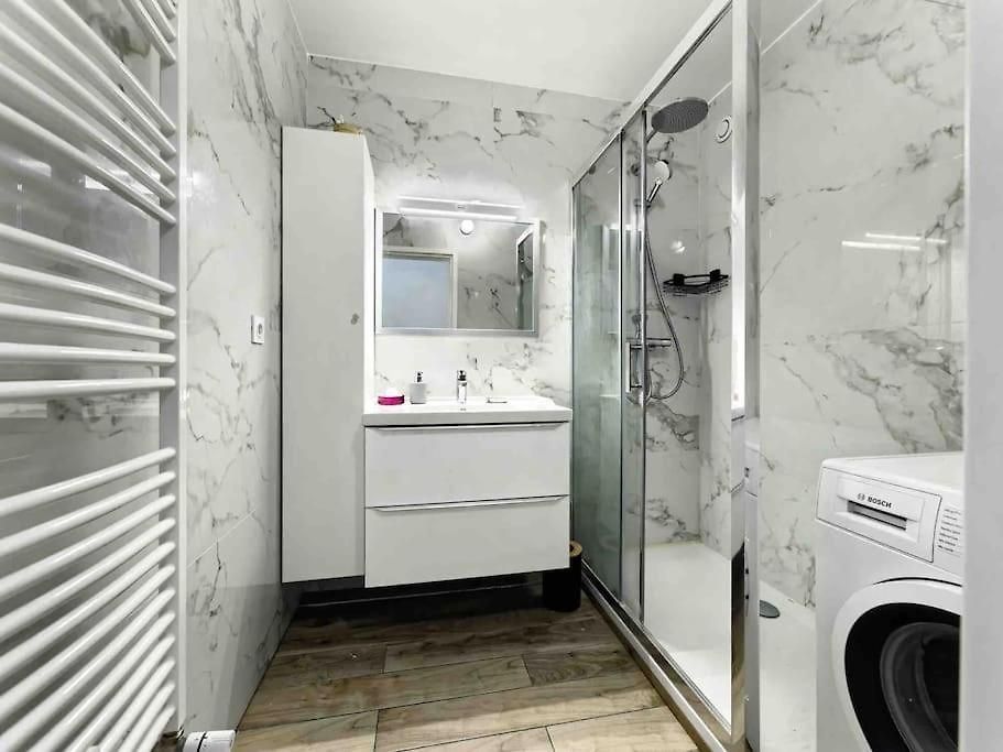 Appartement 1 Min To Bedroom Flat With 2 Ac And Parking In Summer