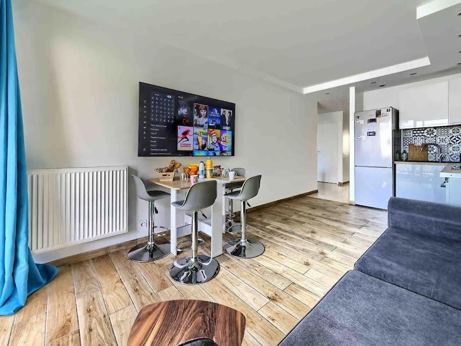 1 Min To Bedroom Flat With 2 Ac And Parking In Summer Appartement *