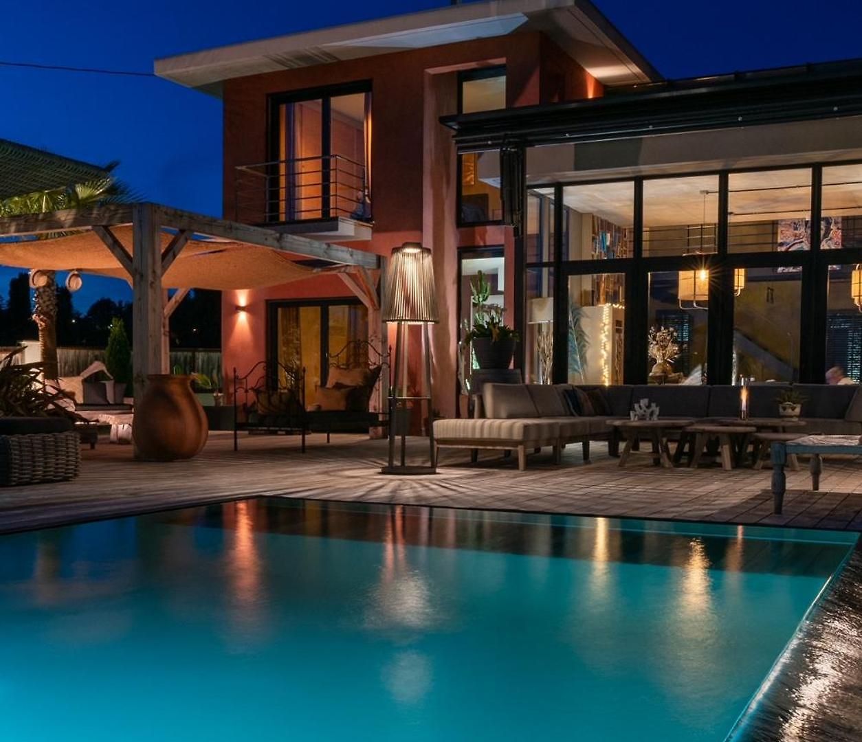 De Luxe Piscine Vue *