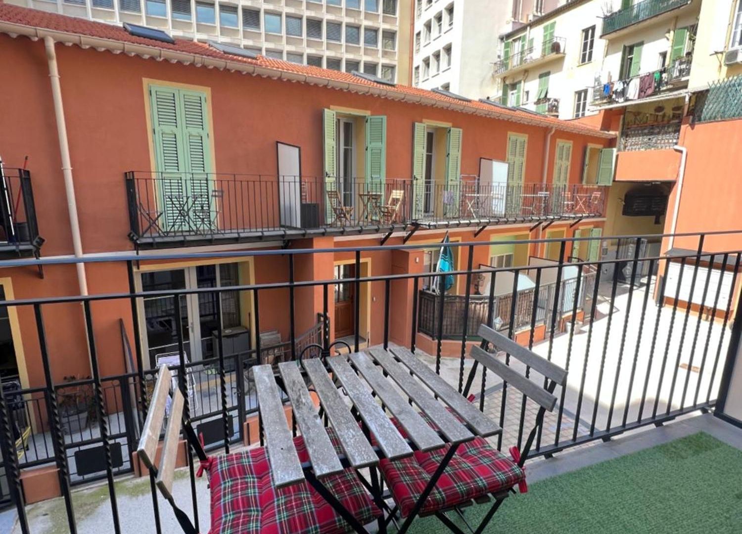 La Cour Du Centre * Nice