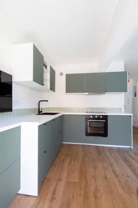 1br Design Balcony Center Tram & 10mins Appartement