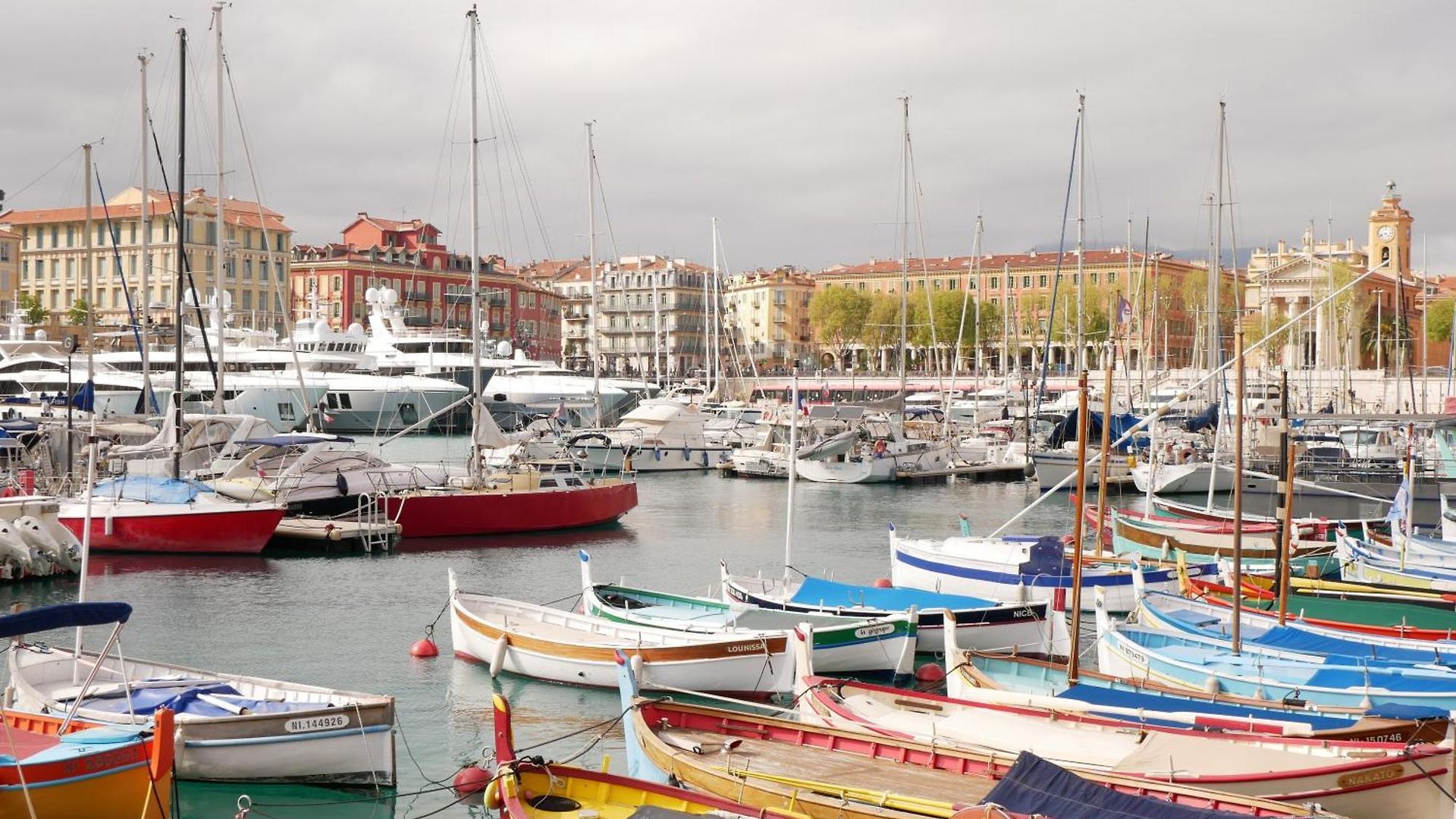 Lovely - Port De