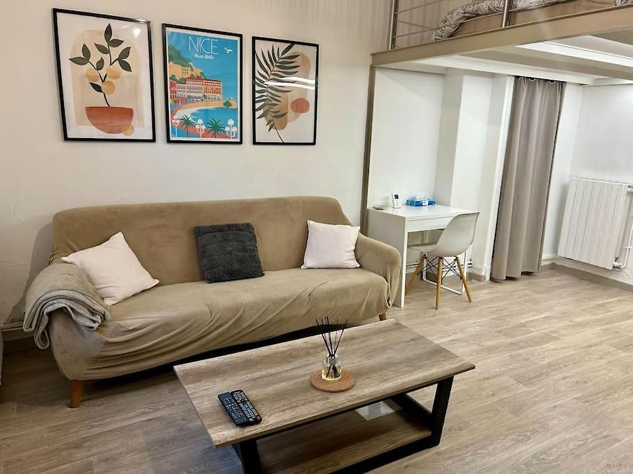 Appartement Mezzanine Au Cœur De Nice