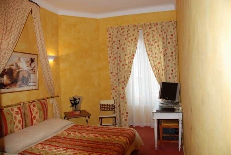 Le Meurice Hotel 3*