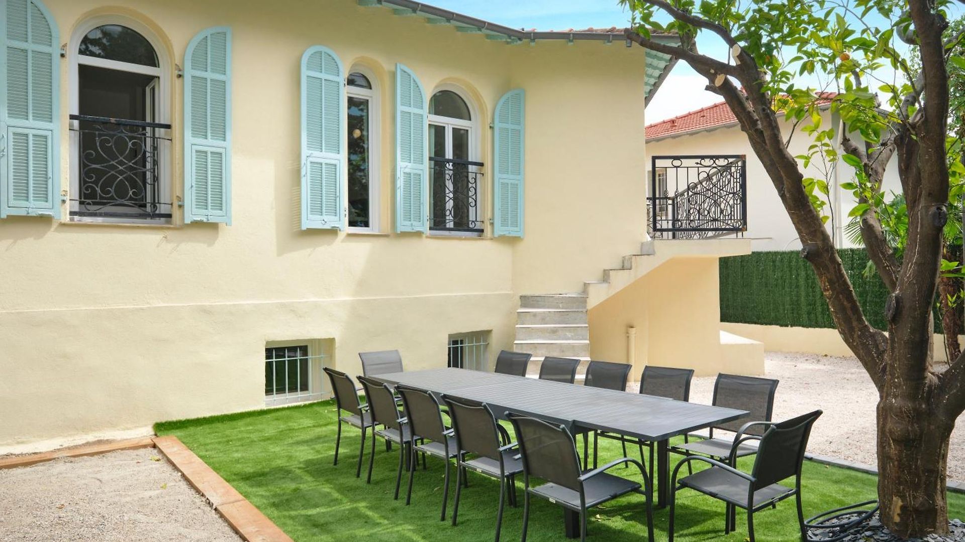 Villa Des Pergolas -6 Bdrs - 5 Bathrs -parking -jardin -jacuzzi -tramstation , 10 Min Nice