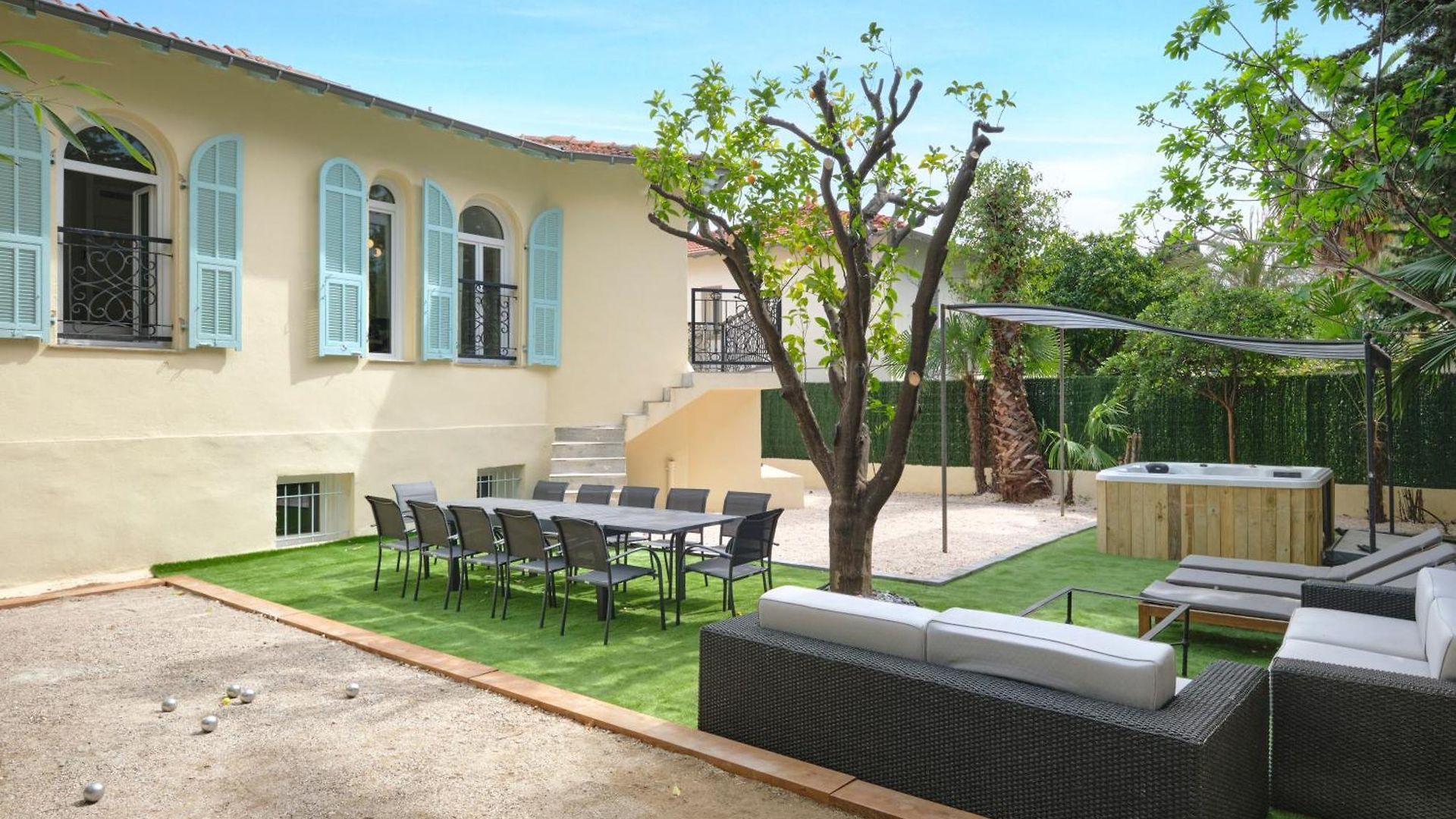 Villa Des Pergolas -6 Bdrs - 5 Bathrs -parking -jardin -jacuzzi -tramstation , 10 Min *