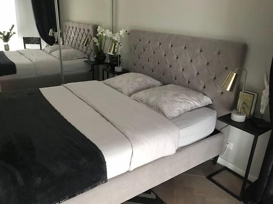 Stylish 4-star Cocoon With Terrace - Port Center Apartment
