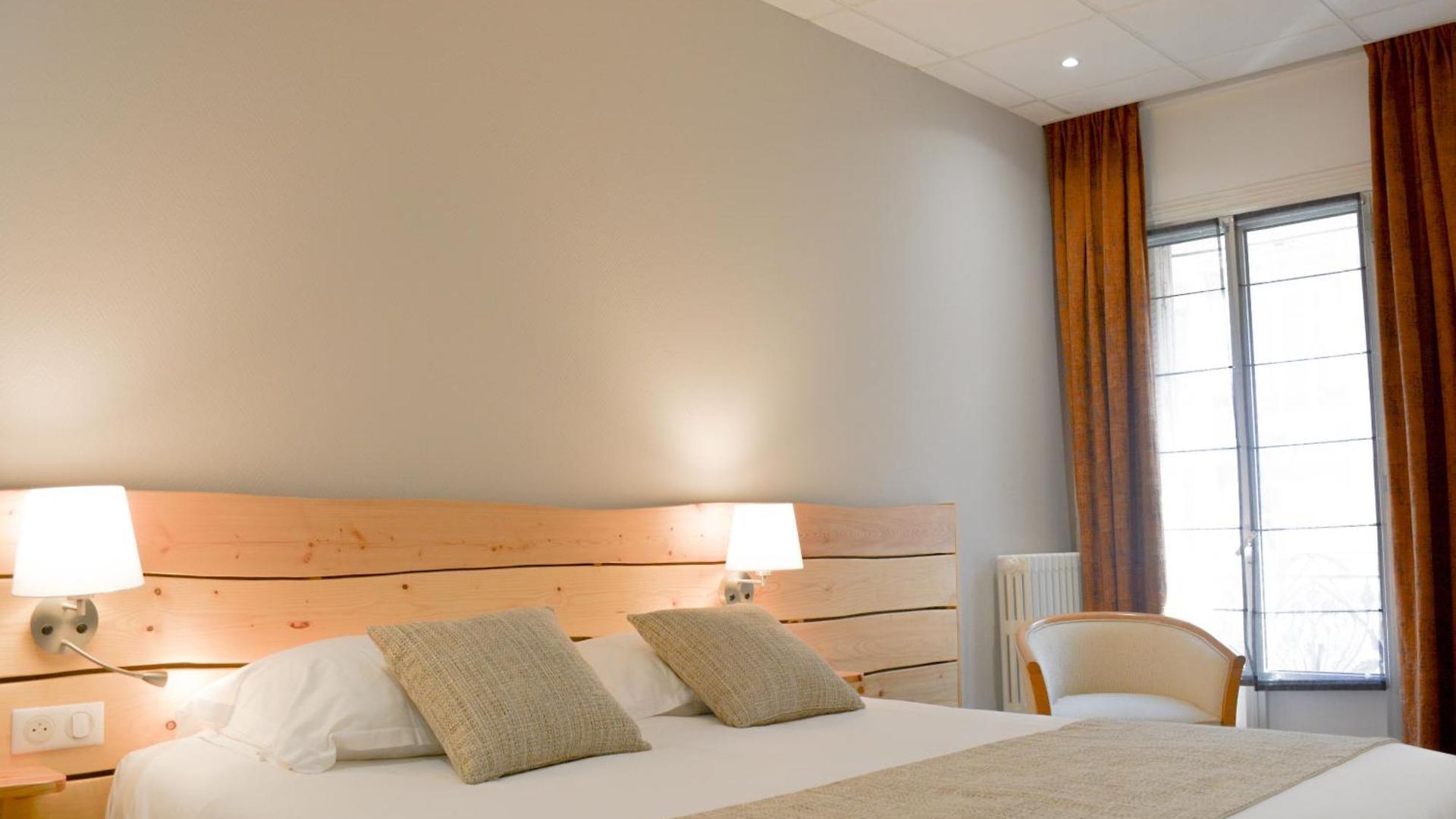 Hotel Busby 3*