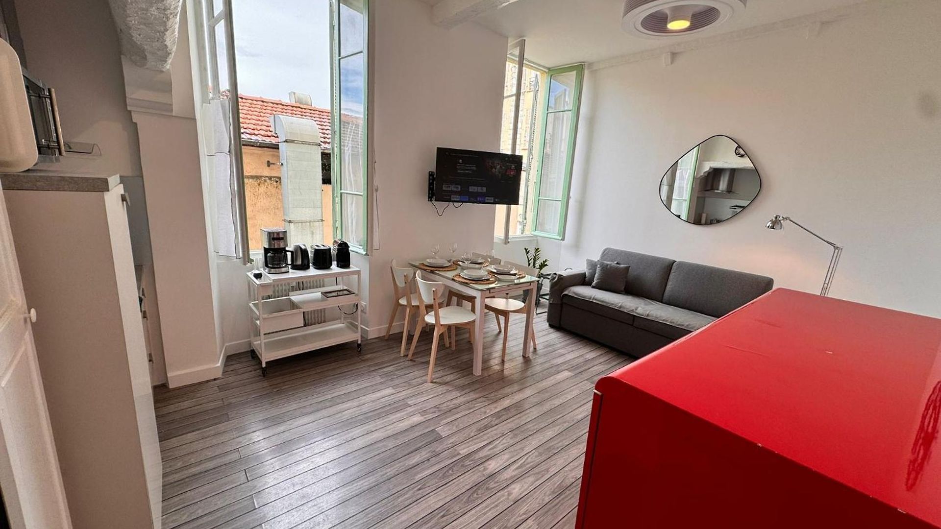Carre D'or: Very Calm Cozy 2br, With Wi-fi