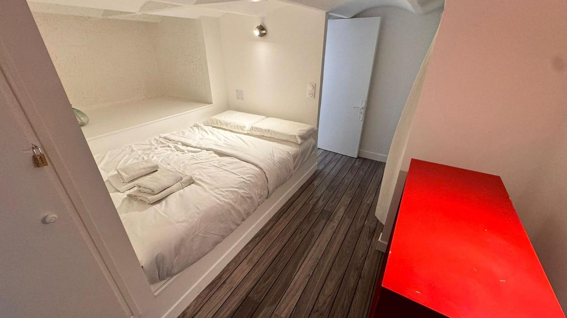 Appartement Carre D'or: Very Calm Cozy 2br, With Wi-fi