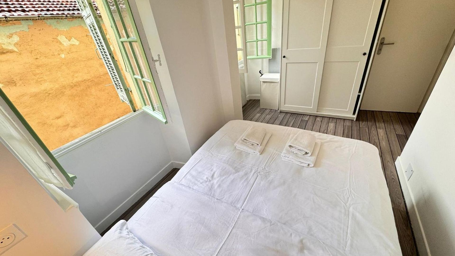 Carre D'or: Very Calm Cozy 2br, With Wi-fi Nice