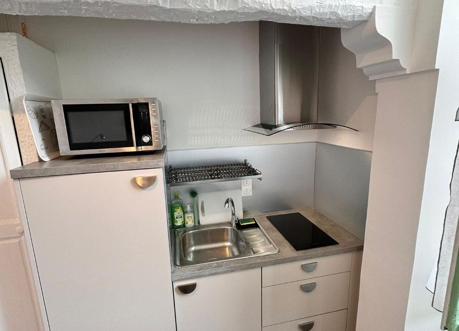 Carre D'or: Very Calm Cozy 2br, With Wi-fi