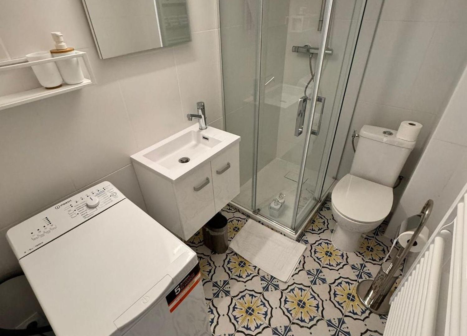 Carre D'or: Very Calm Cozy 2br, With Wi-fi *