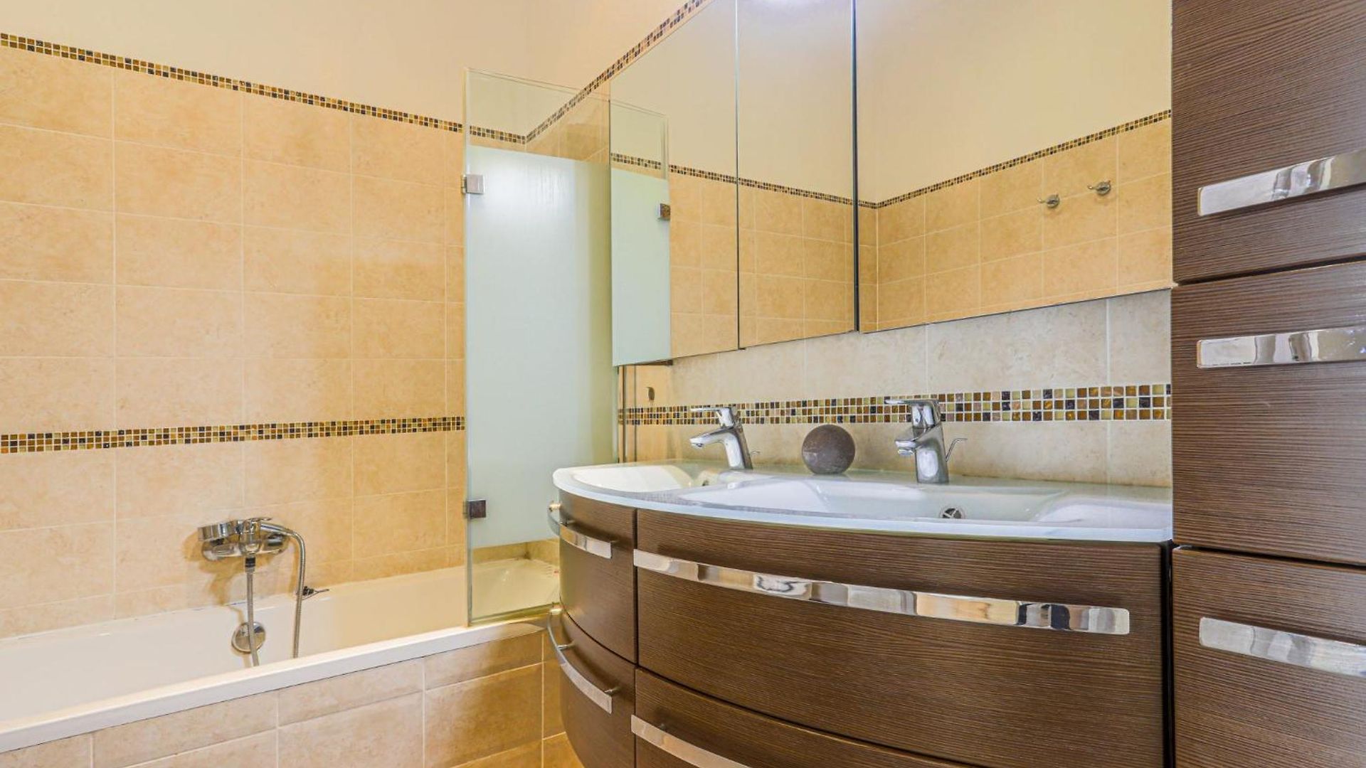 Le Victor Hugo By Interhome Apartment *