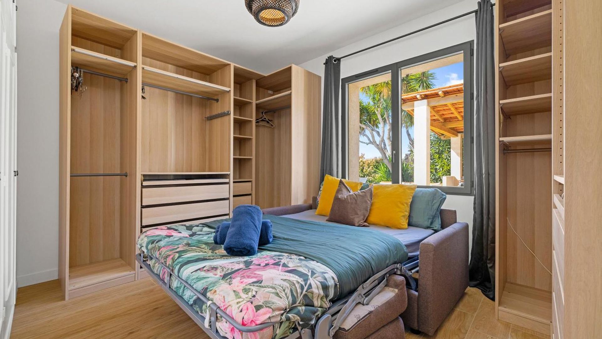 Villa Renting - Bellet - Live A Dream Pool 3 Bedroom Garden Parking