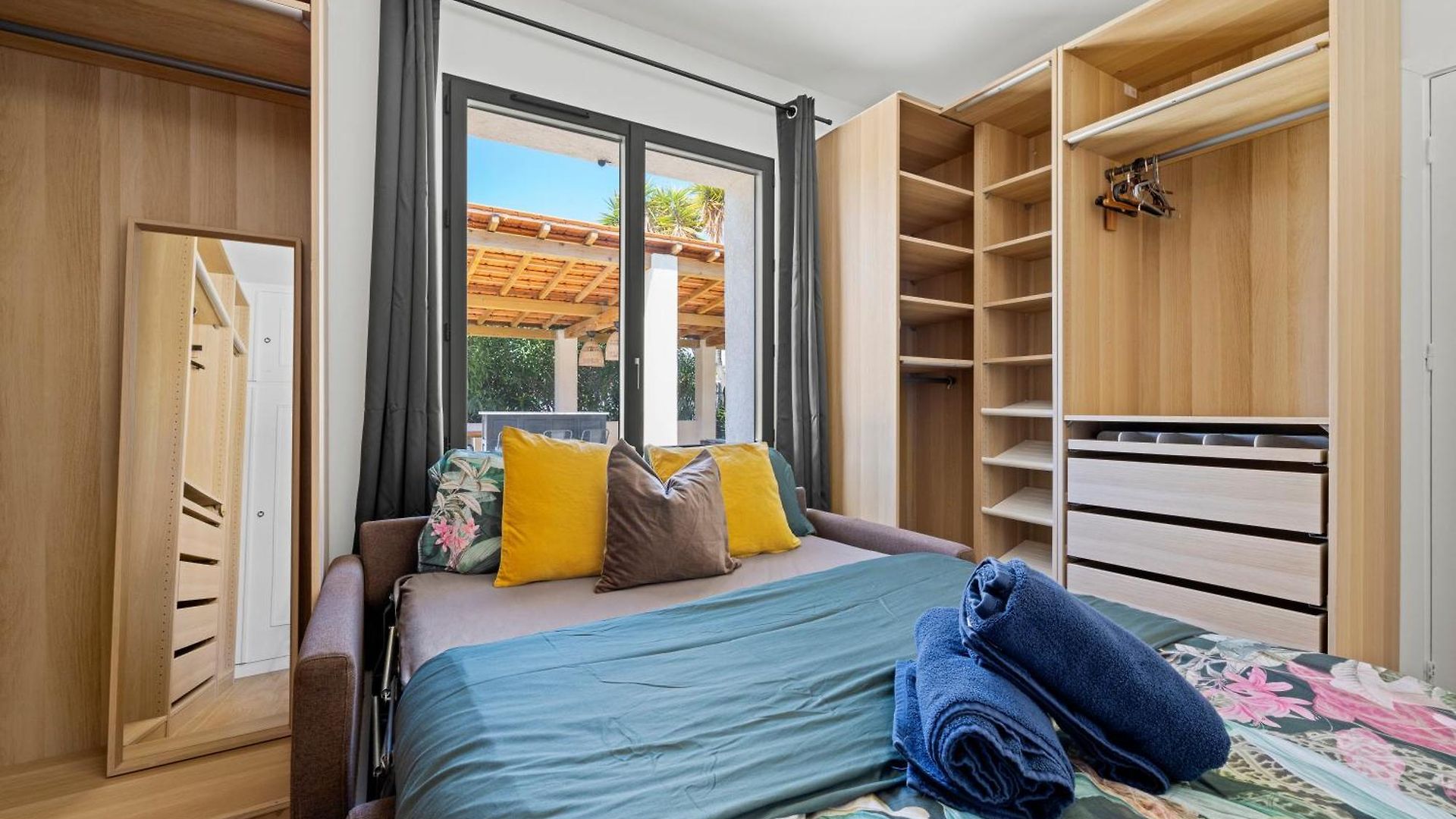 Renting - Bellet - Live A Dream Pool 3 Bedroom Garden Parking Nice