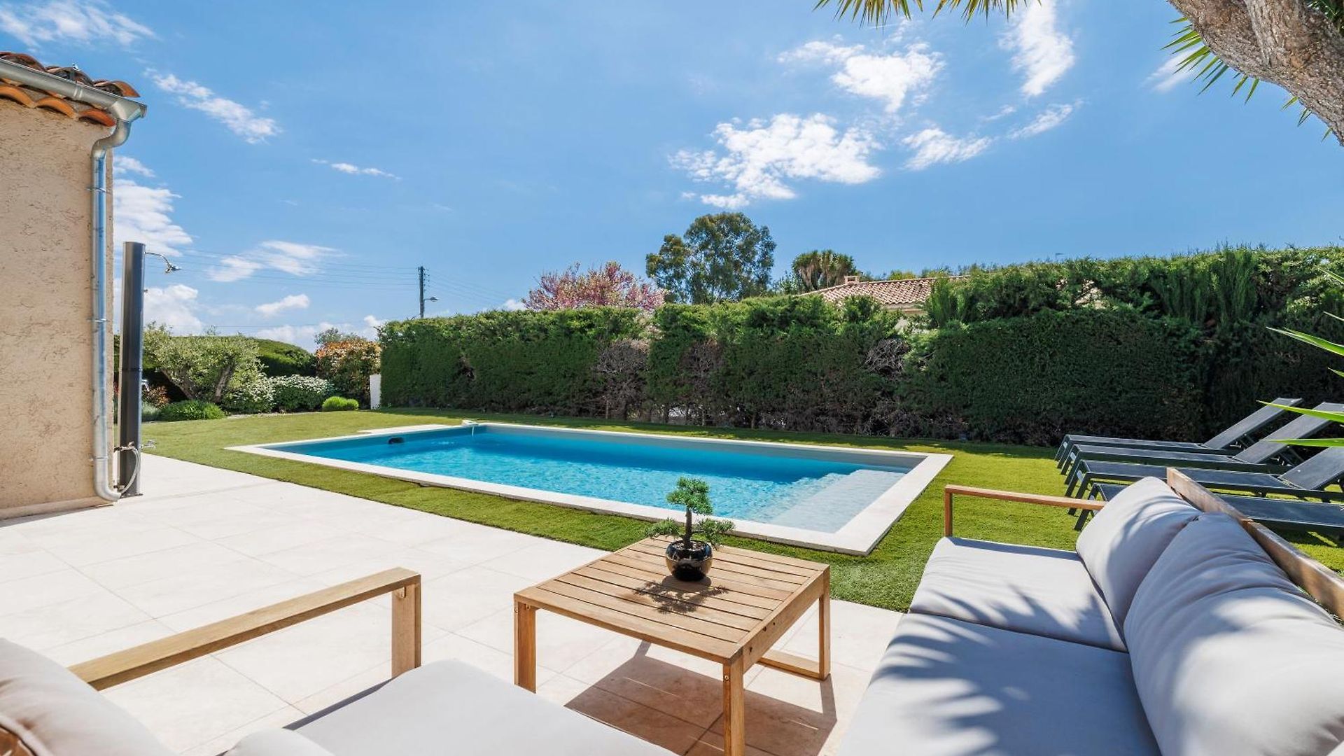 Renting - Bellet - Live A Dream Pool 3 Bedroom Garden Parking