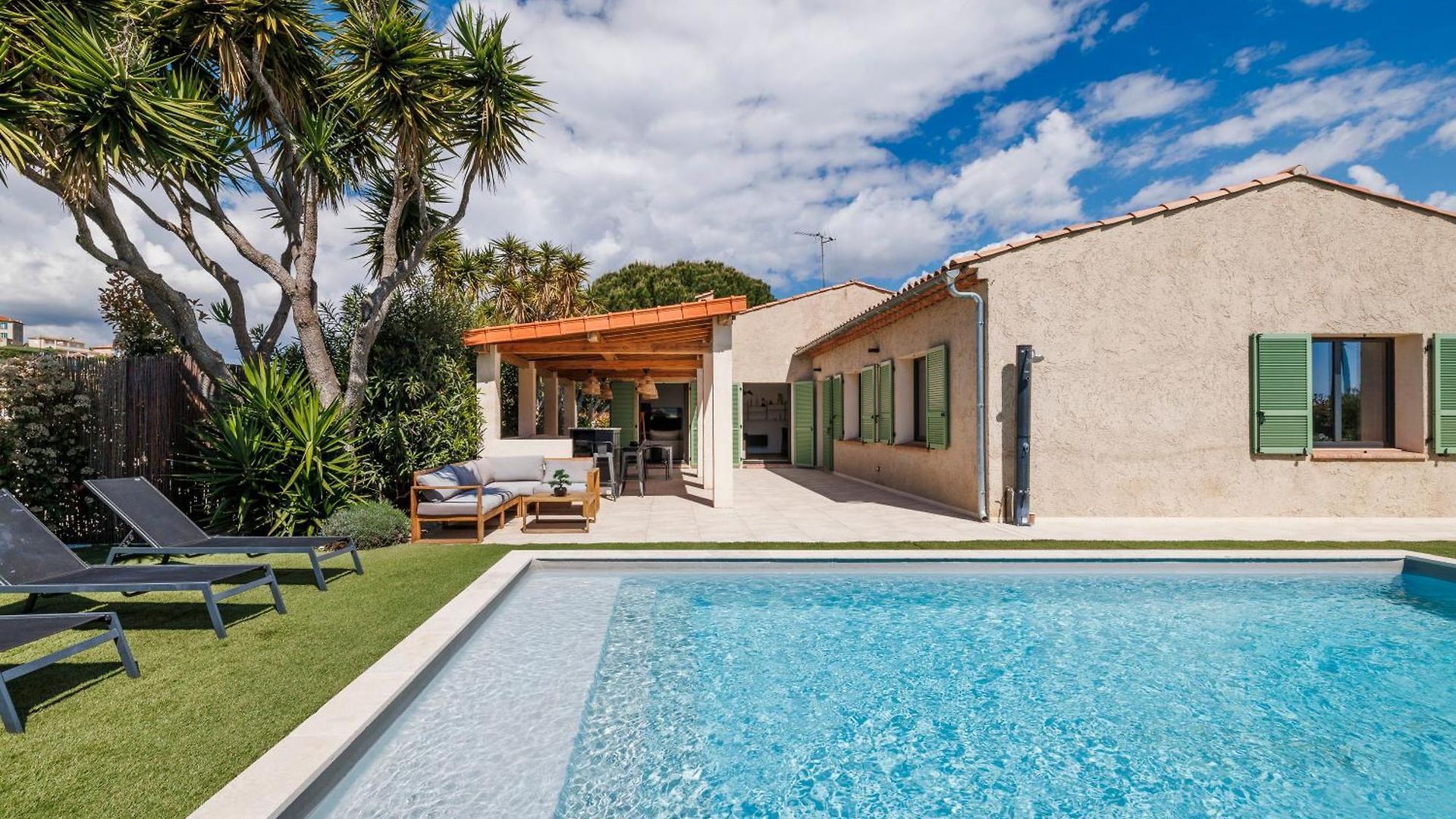 Renting - Bellet - Live A Dream Pool 3 Bedroom Garden Parking