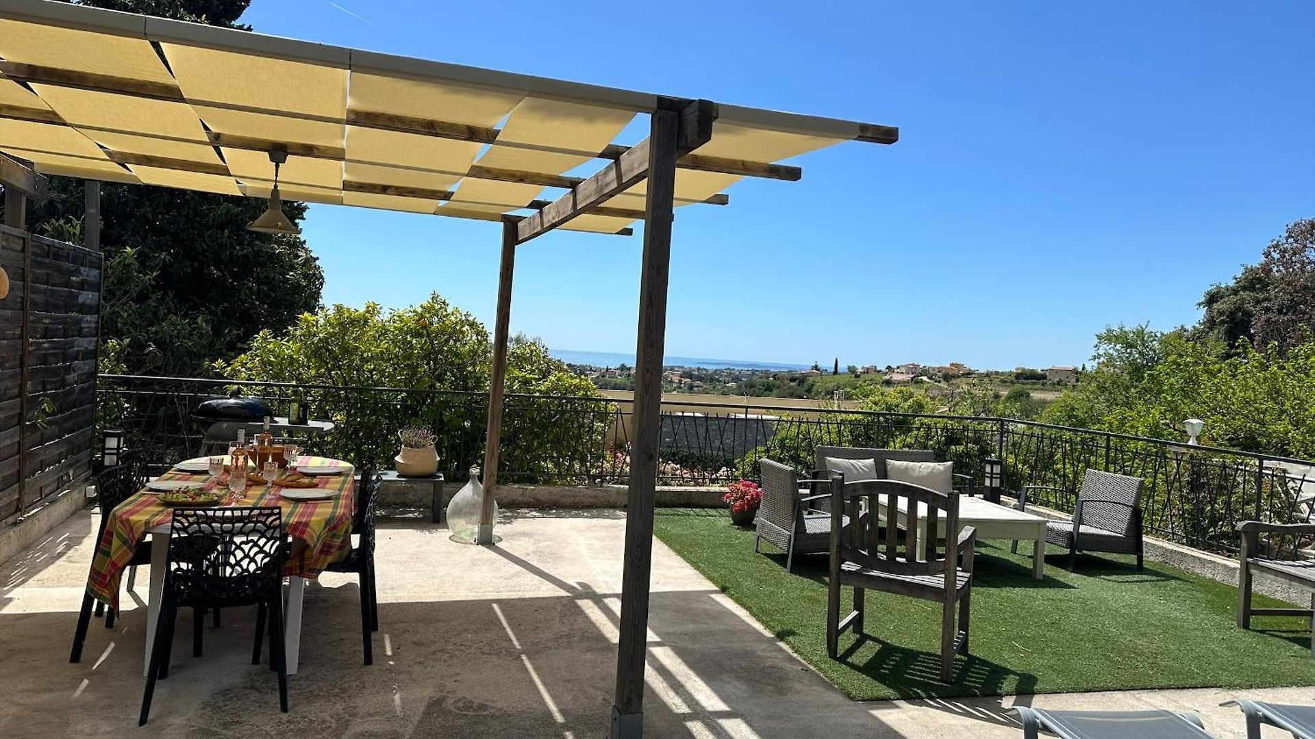 Hébergement de vacances De Charme 6 Pièces Avec Vue Sur Les Hauteurs De *