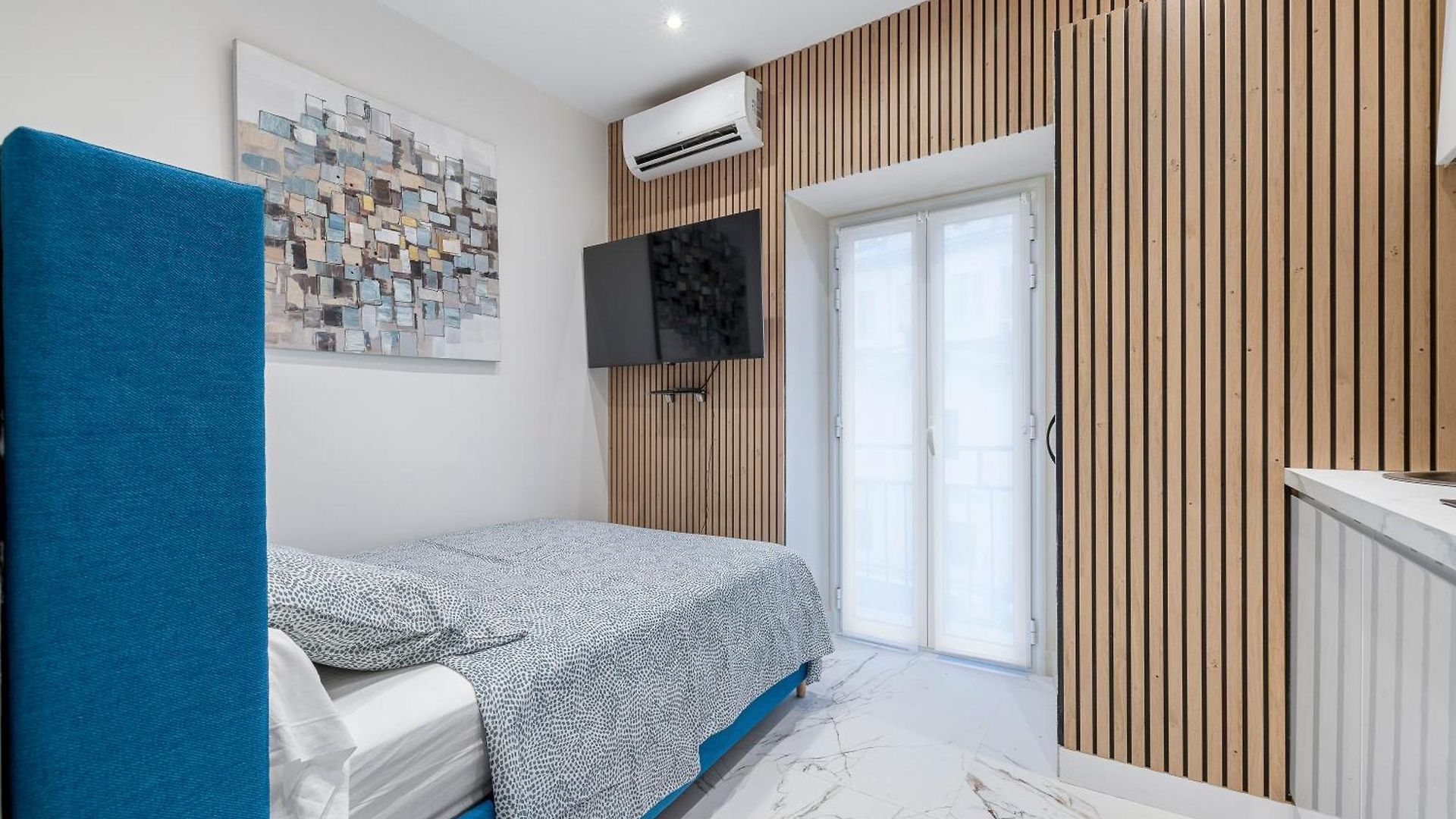 Renting - 5france - Luxe & Comfort Seafront Massena Nice